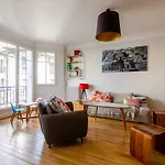 Veeve - Retro Chic In Petit Montrouge